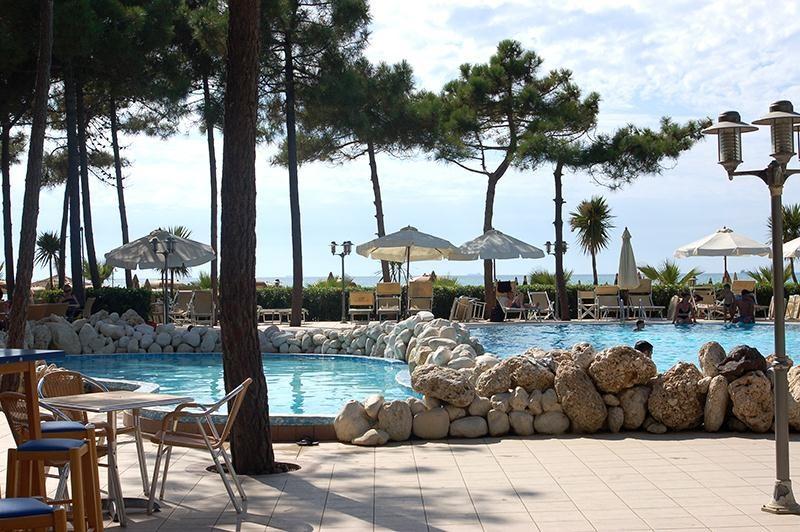 Dolce Vita Hotel Kryemëdhej Esterno foto